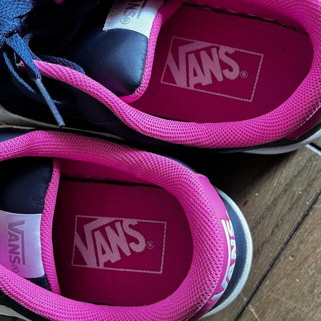 VANS(ヴァンズ)のVANS スニーカー　ネイビー✖️ピンク レディースの靴/シューズ(スニーカー)の商品写真