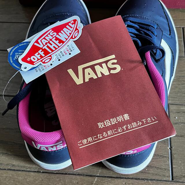VANS(ヴァンズ)のVANS スニーカー　ネイビー✖️ピンク レディースの靴/シューズ(スニーカー)の商品写真