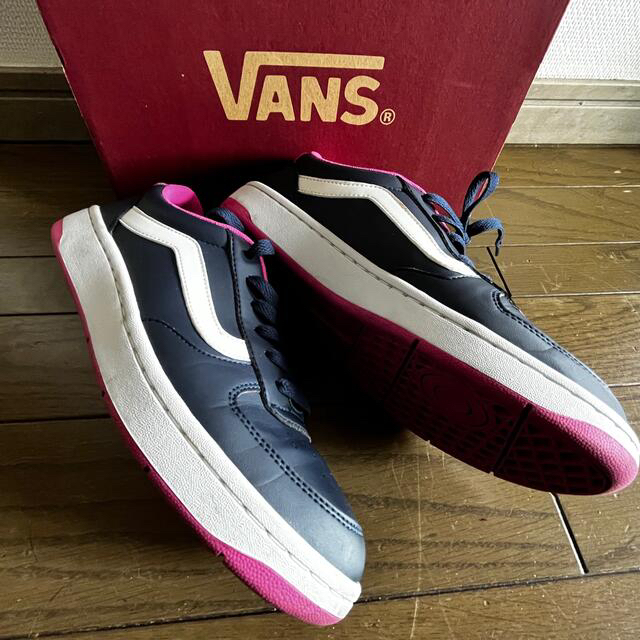 VANS(ヴァンズ)のVANS スニーカー　ネイビー✖️ピンク レディースの靴/シューズ(スニーカー)の商品写真