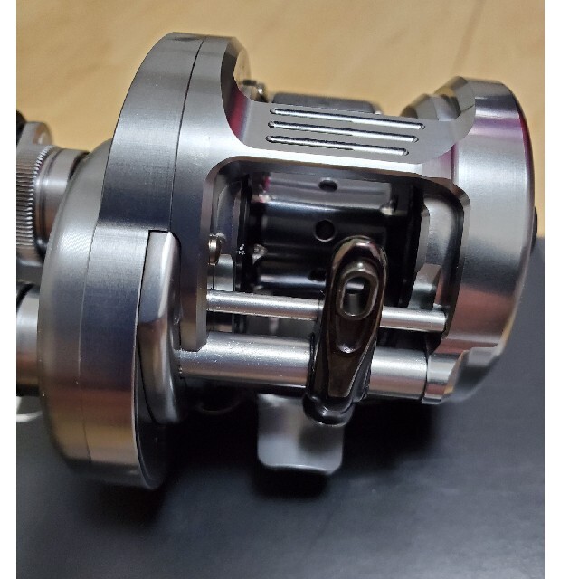 SHIMANO(シマノ)のシマノ 20 カルカッタ コンクエスト DC 200HG 新品未使用品 スポーツ/アウトドアのフィッシング(リール)の商品写真