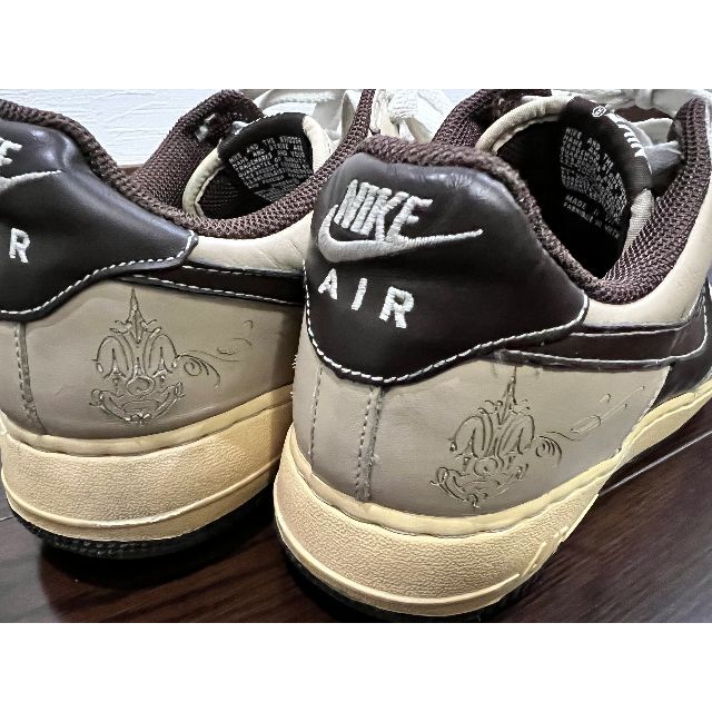 NIKE(ナイキ)のNIKE AIR FORCE 1 Mr.Cartoon Brown Pride メンズの靴/シューズ(スニーカー)の商品写真