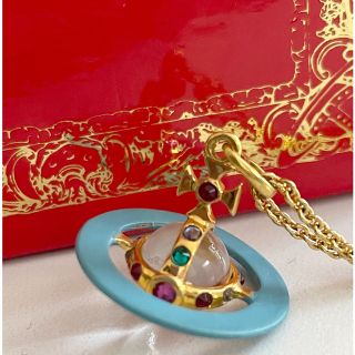 「Vivienne Westwood ブルーサテライトネックレス」に近い商品