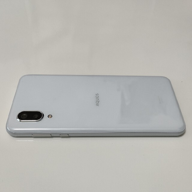 AQUOS(アクオス)のAQUOS sense3 plus SH-RM11 ホワイト スマホ/家電/カメラのスマートフォン/携帯電話(スマートフォン本体)の商品写真