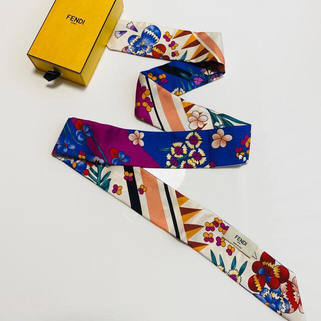ポケットいっぱい フェンディ FENDI ラッピー ツイリー ミッツァ