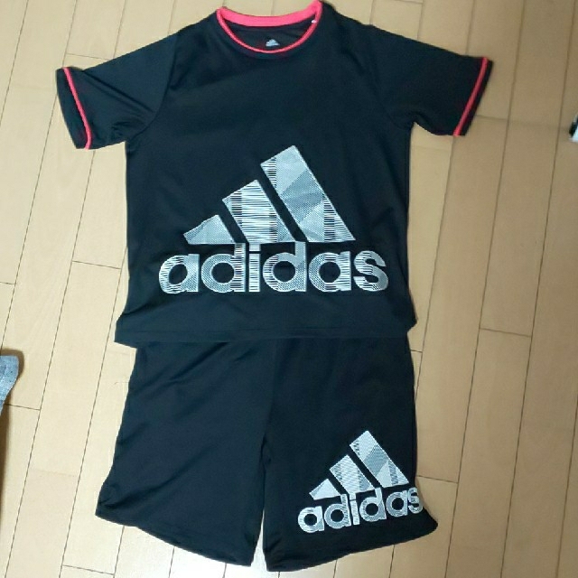 adidas(アディダス)のadidas Tシャツセットアップ 150 キッズ/ベビー/マタニティのキッズ服男の子用(90cm~)(Tシャツ/カットソー)の商品写真