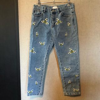 カワイイ(cawaii)のcawaii お花刺繍　デニムパンツ(デニム/ジーンズ)