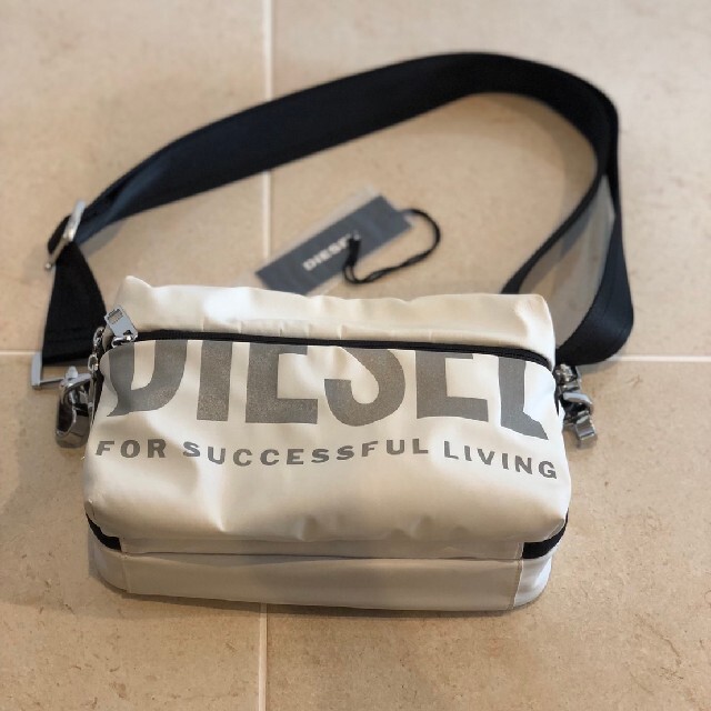 DIESEL(ディーゼル)のディーゼル DIESEL ショルダーバッグ FARAH II X07348 P3 メンズのバッグ(ショルダーバッグ)の商品写真