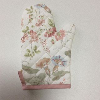 ローラアシュレイ(LAURA ASHLEY)のhappy様専用 お値下げ！ローラアシュレイ ミトン 未使用(収納/キッチン雑貨)