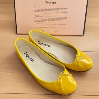レペット(イエロー/黄色系)の通販 78点 | repettoを買うならラクマ 交換無料! レペット エナメルイエロー イエロー 39 ローファー/革靴