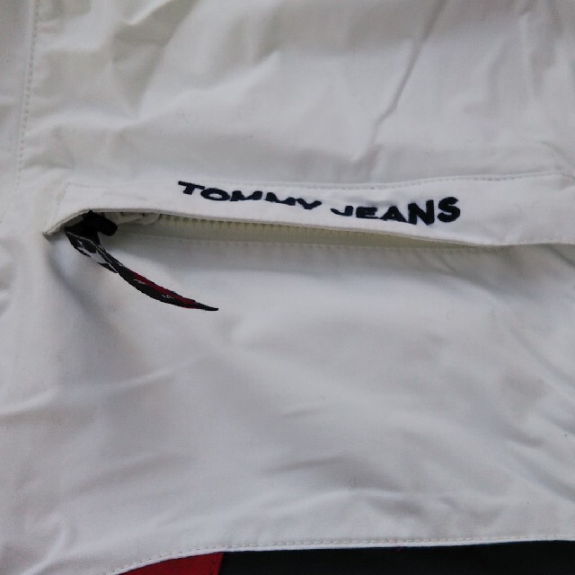 TOMMY HILFIGER(トミーヒルフィガー)の【お買い得3点セット】TOMMY JEANS JACKET XSサイズ、帽子2点 メンズのジャケット/アウター(ナイロンジャケット)の商品写真