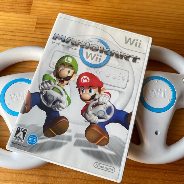 Wii(ウィー)のWii マリオカート ソフト&ハンドル エンタメ/ホビーのゲームソフト/ゲーム機本体(家庭用ゲームソフト)の商品写真