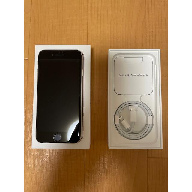 Apple(アップル)のiPhone SE 64GB（Starlight）第三世代 スマホ/家電/カメラのスマートフォン/携帯電話(スマートフォン本体)の商品写真