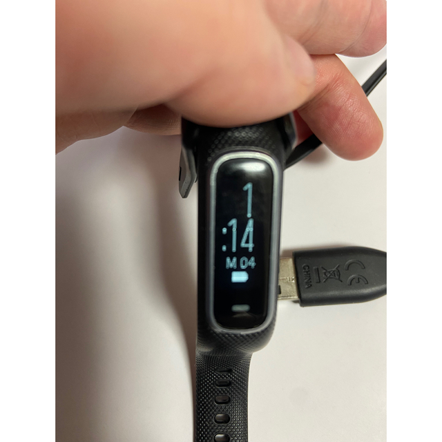 GARMIN(ガーミン)のGARMIN  vivosmart 4 (ヴィヴォスマート4) スポーツ/アウトドアのトレーニング/エクササイズ(その他)の商品写真