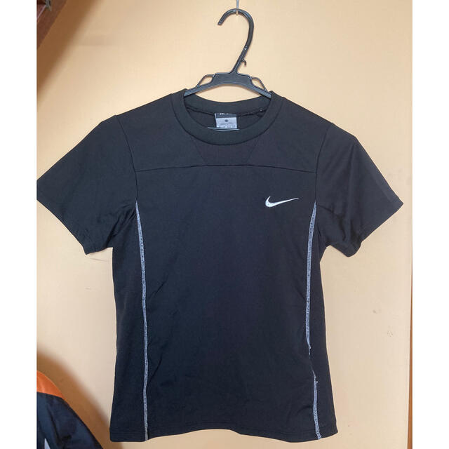 NIKE(ナイキ)のナイキ　トレーニングウェア　140 ジュニアxs Tシャツ スポーツ/アウトドアのサッカー/フットサル(ウェア)の商品写真