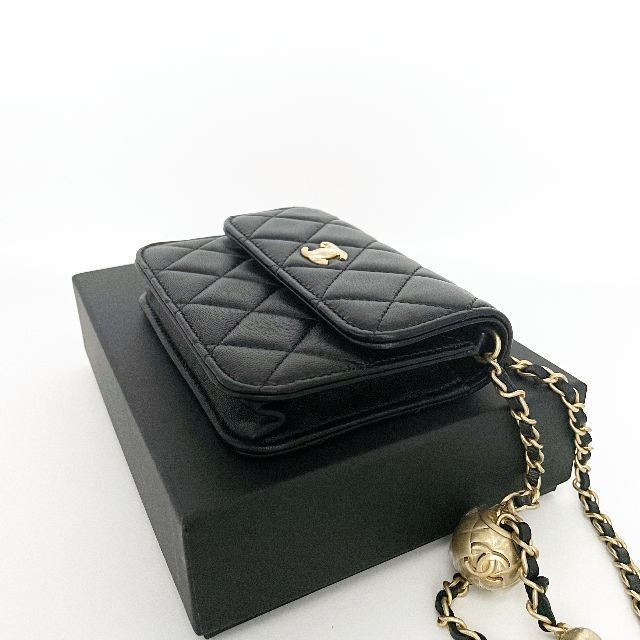 CHANEL(シャネル)のCHANEL　シャネル　ミニ マトラッセ　ラムスキン　チェーンショルダー　黒 レディースのバッグ(ショルダーバッグ)の商品写真