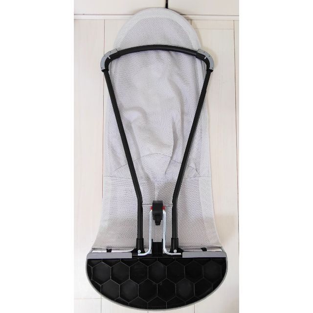 BABYBJORN(ベビービョルン)の　朝霧様専用 バウンサーバランスソフト メッシュ シルバー/ホワイト キッズ/ベビー/マタニティの寝具/家具(ベビーベッド)の商品写真