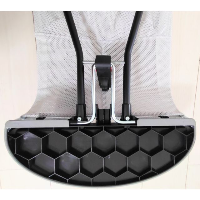 BABYBJORN(ベビービョルン)の　朝霧様専用 バウンサーバランスソフト メッシュ シルバー/ホワイト キッズ/ベビー/マタニティの寝具/家具(ベビーベッド)の商品写真