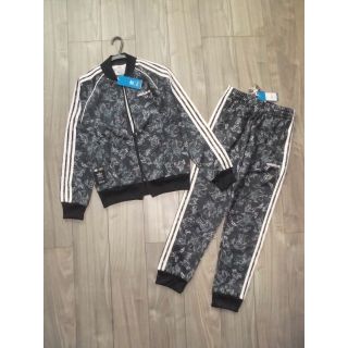 アディダス(adidas)の新品レアadidas×ディズニーコラボ上下セットアップ黒Sユニセックス(セット/コーデ)