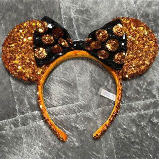 ディズニー(Disney)のディズニー　カチューシャ　スパンコール　オレンジ(カチューシャ)