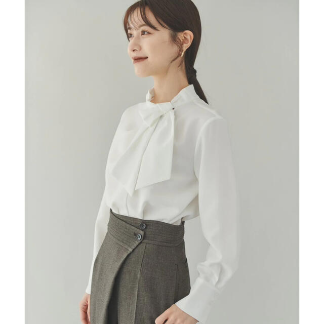 L'Or Tie Collar Blouse White 1