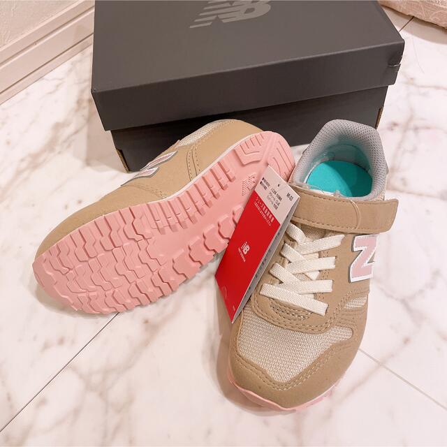 New Balance(ニューバランス)の18.0 新品 ニューバランス スニーカー 373 ベージュ キッズ ベビー キッズ/ベビー/マタニティのキッズ靴/シューズ(15cm~)(スニーカー)の商品写真