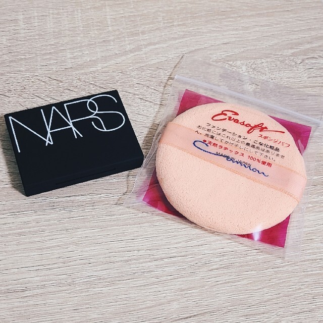 NARS(ナーズ)のNARS ライトリフレクティングセッティングパウダー ミニ＆エバーソフトパフ コスメ/美容のベースメイク/化粧品(フェイスパウダー)の商品写真