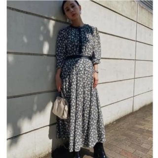 アメリヴィンテージ(Ameri VINTAGE)の【白石麻衣着用】ameri MIA VINTAGE FLOWER DRESS(ロングワンピース/マキシワンピース)