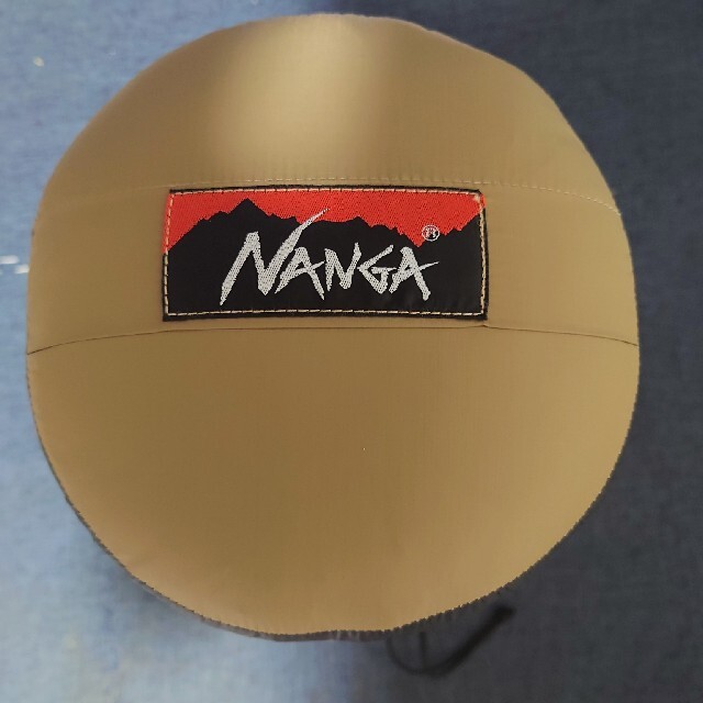 NANGA(ナンガ)の【おまけ付】オーロラ600DX NANGA ナンガ ベージュ スポーツ/アウトドアのアウトドア(寝袋/寝具)の商品写真