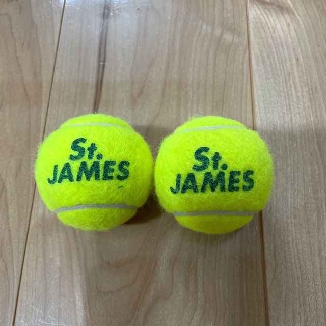 SAINT JAMES(セントジェームス)のテニスボール2個　中古 スポーツ/アウトドアのテニス(ボール)の商品写真