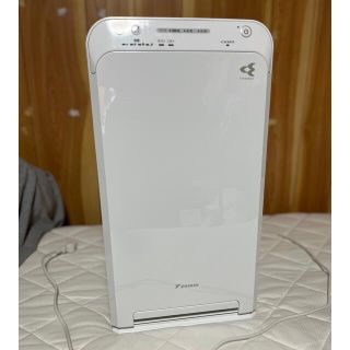 ダイキン(DAIKIN)のDAIKIN 2020年製空気清浄機 MCA55WE7-W(空気清浄器)