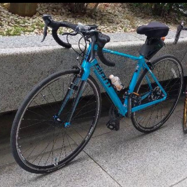 自転車本体GIANT DEFY4