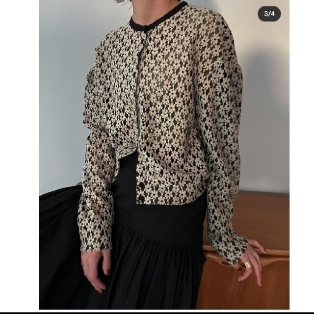 CLANE(クラネ)の定価以下★CLANE 3D FLOWER LACE CARDIGAN 1 レディースのトップス(カーディガン)の商品写真