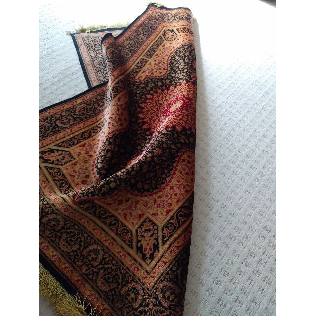 手織り ペルシャ絨毯 シルク120×80㎝ インテリア/住まい/日用品のラグ/カーペット/マット(カーペット)の商品写真