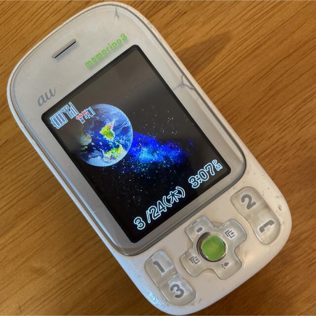 京セラ(キョウセラ)のau＊mamorino 3＊マモリーノ 3＊ホワイト＊京セラ＊KYOCERA スマホ/家電/カメラのスマートフォン/携帯電話(携帯電話本体)の商品写真