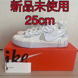 ナイキ(NIKE)の新品未使用 25cm サカイ × ナイキ ブレーザー ロー(スニーカー)