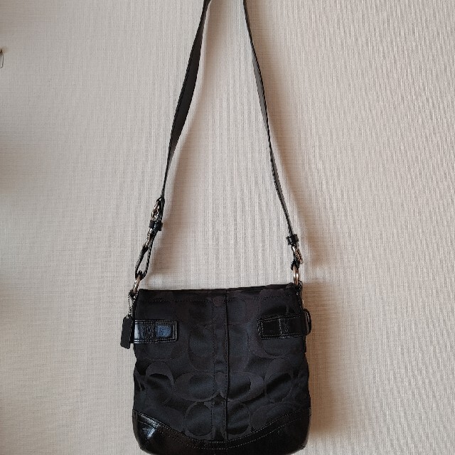 COACH(コーチ)のコーチ　coach ショルダーバッグ　黒 レディースのバッグ(ショルダーバッグ)の商品写真