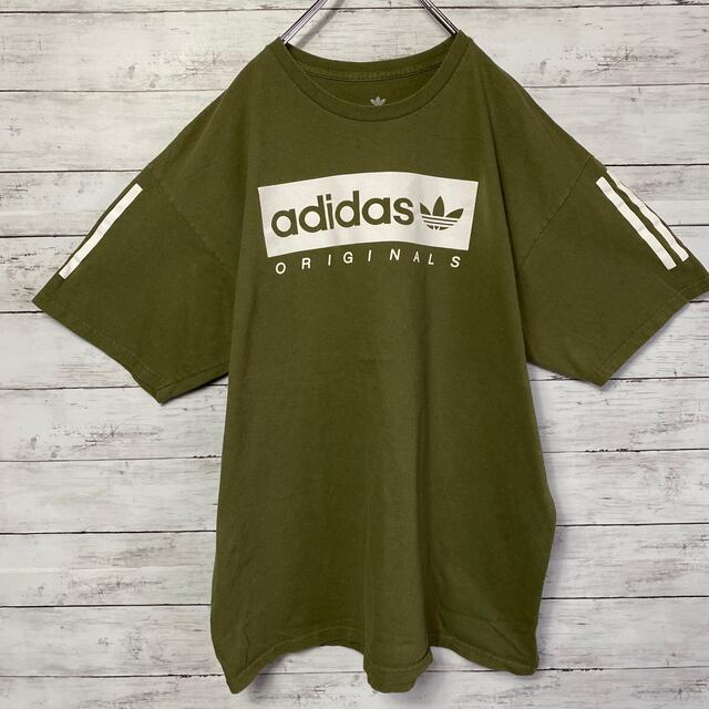 adidas(アディダス)の【アースカラー】アディダスオリジナルス☆プリントデカロゴカーキグリーンTシャツ メンズのトップス(Tシャツ/カットソー(半袖/袖なし))の商品写真