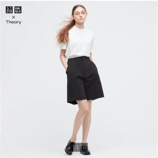 ユニクロ(UNIQLO)の【新品未使用】黒Mサイズ　ユニクロセオリー感動タックイージーショートパンツ(ショートパンツ)