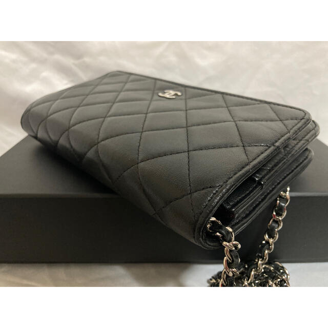 CHANEL(シャネル)の【26番台】CHANEL マトラッセ チェーンウォレット ラムスキン レディースのバッグ(ショルダーバッグ)の商品写真