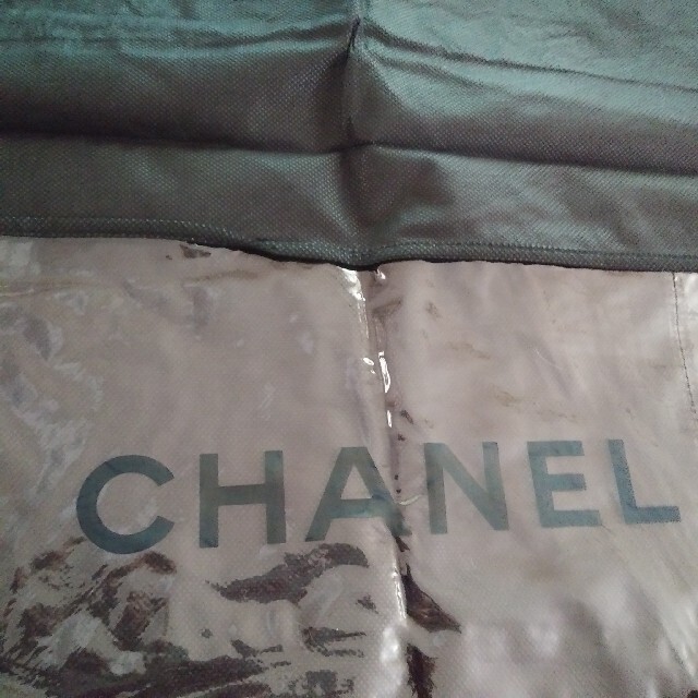 CHANEL(シャネル)の♥CHANELハンガーガーメントカバー♥不織布　黒　3枚セット♥ レディースのファッション小物(その他)の商品写真