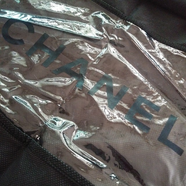 CHANEL(シャネル)の♥CHANELハンガーガーメントカバー♥不織布　黒　3枚セット♥ レディースのファッション小物(その他)の商品写真