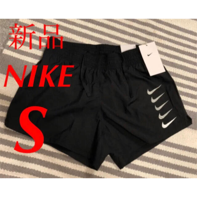 NIKE(ナイキ)の新品 NIKE ナイキ レディース ショートパンツ ラン スウッシュ ランニング レディースのパンツ(ショートパンツ)の商品写真