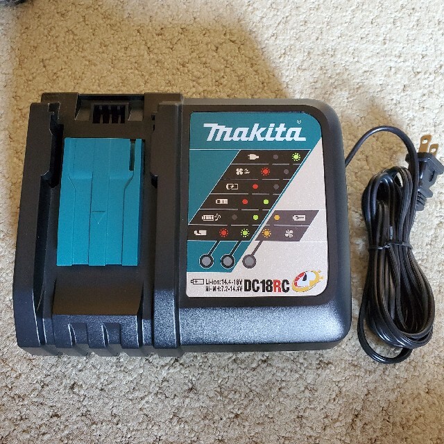 Makita(マキタ)の【専用】マキタ　充電器　DC18RC インテリア/住まい/日用品のインテリア/住まい/日用品 その他(その他)の商品写真