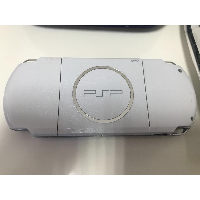 SONY(ソニー)のPSP-3000 （ホワイト）　コンポジットTV出力映像ケーブル　他、オマケ有り エンタメ/ホビーのゲームソフト/ゲーム機本体(携帯用ゲーム機本体)の商品写真