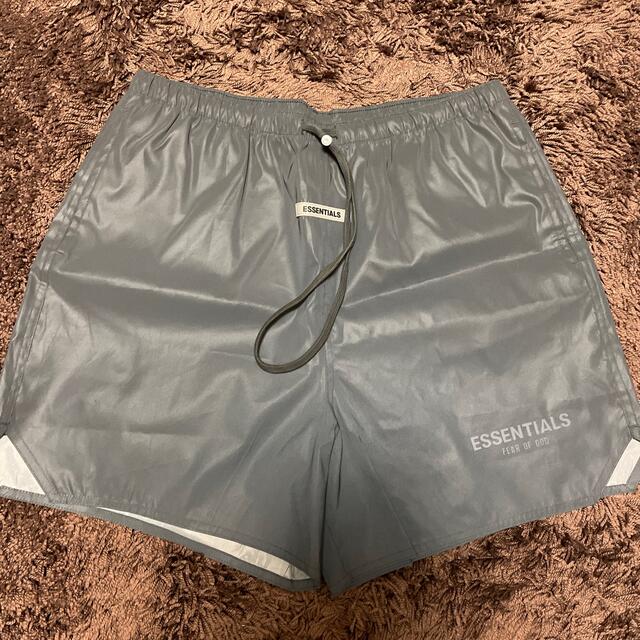 FEAR OF GOD(フィアオブゴッド)のESSENTIALS Volley Shorts Reflective M メンズのパンツ(ショートパンツ)の商品写真