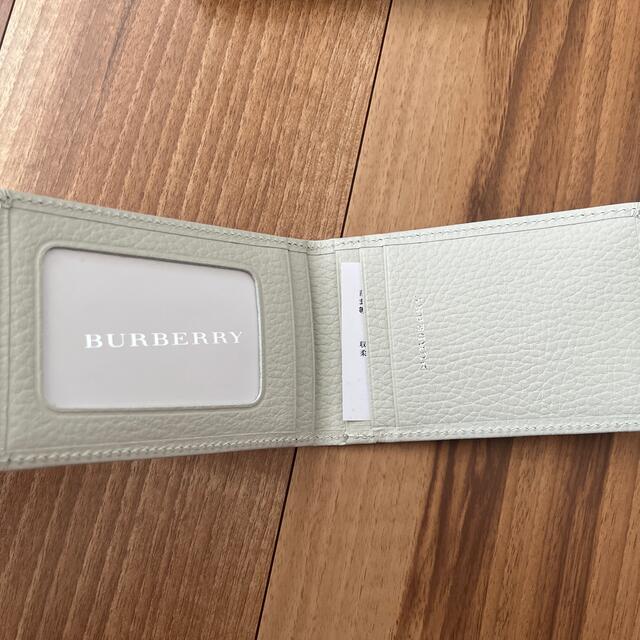 BURBERRY(バーバリー)の BURBERRY パスケース　白 レディースのファッション小物(名刺入れ/定期入れ)の商品写真