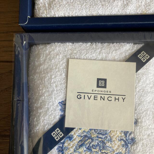 GIVENCHY(ジバンシィ)のGIVENCY ゲストタオル2枚入り2箱セット インテリア/住まい/日用品の日用品/生活雑貨/旅行(タオル/バス用品)の商品写真