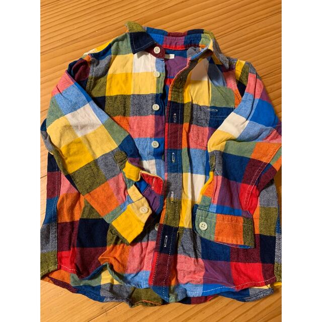 GU(ジーユー)のチェックシャツ　カラフル キッズ/ベビー/マタニティのキッズ服男の子用(90cm~)(Tシャツ/カットソー)の商品写真