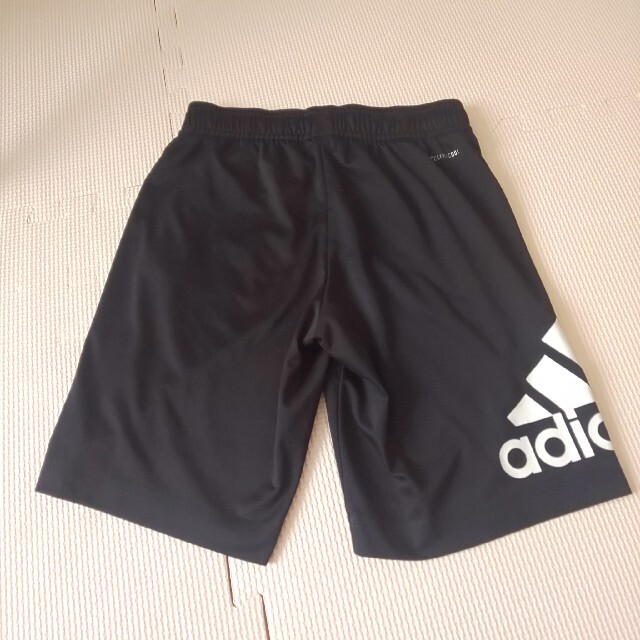 adidas(アディダス)のadidas ﾊｰﾌﾊﾟﾝﾂ 120㎝ キッズ/ベビー/マタニティのキッズ服男の子用(90cm~)(パンツ/スパッツ)の商品写真