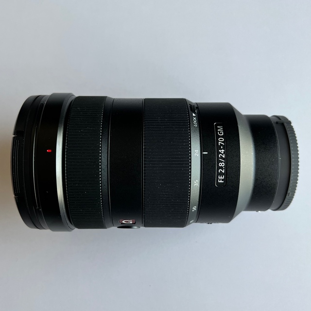 SONY(ソニー)の【中古美品】SONY FE 24-70mm f/2.8 GM SEL2470GM スマホ/家電/カメラのカメラ(レンズ(ズーム))の商品写真